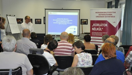 Fogyatékkal élők juthatnak kommunikációs eszközökhöz - még jelentkezhet a programra